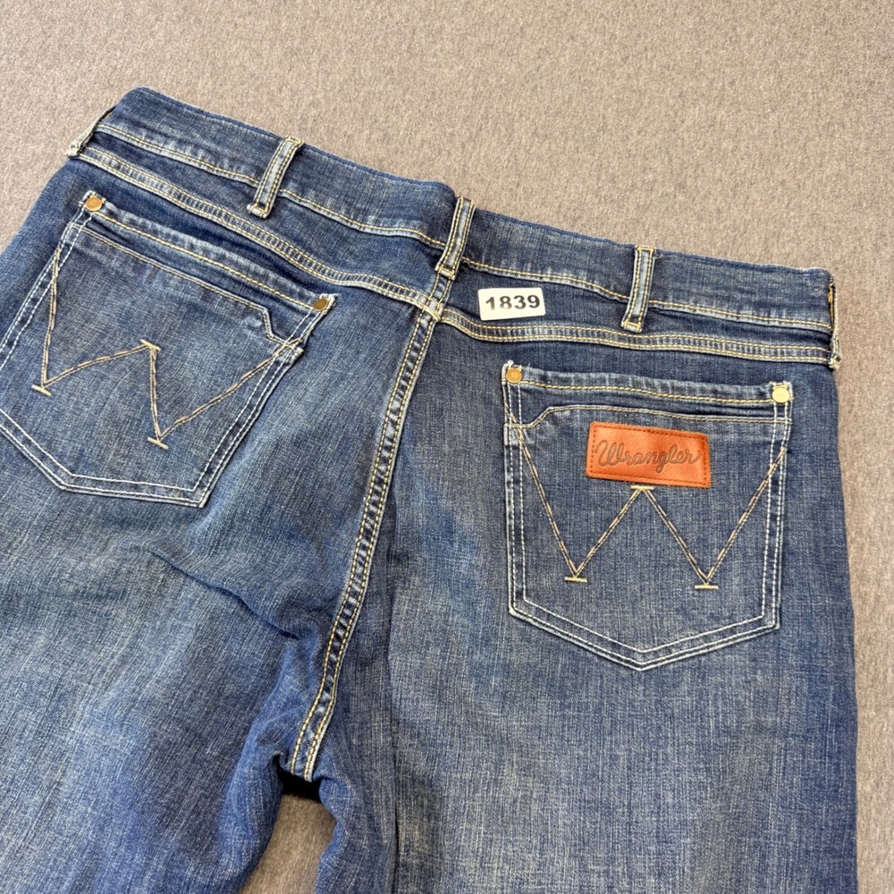 Wrangler Retro Slim Boot Jeans Mens 38x34 Medium Wash Denim 10WLT77LY